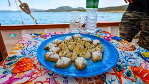 Dolci serviti a bordo del veliero Mastro Pasqualino