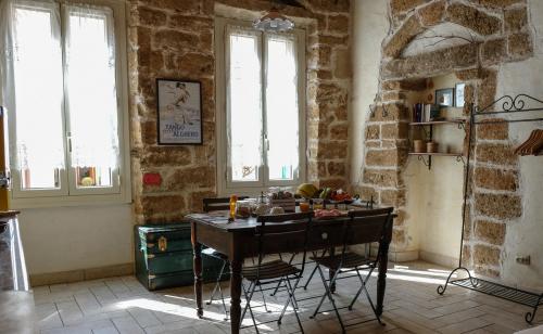 Meeting room of a bed and breakfast in the center of Alghero