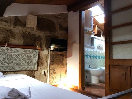<p>Habitación doble con baño de una cama y desayuno en Alghero</p><p><br></p>