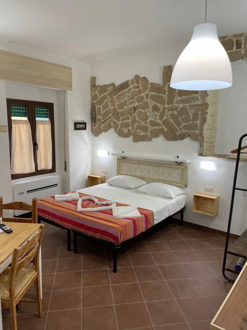 <p>Habitación doble con baño de una cama y desayuno en Alghero</p><p><br></p>