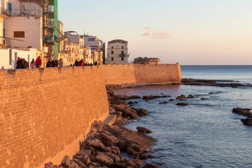 Panoramica Alghero al tramonto