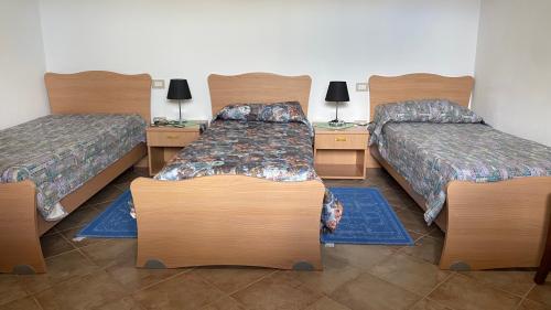 <p>Triple room of a tourist accommodation in Bitti</p>