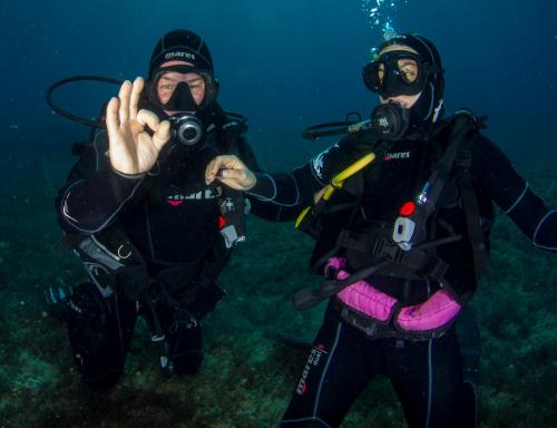 Couple during diving course