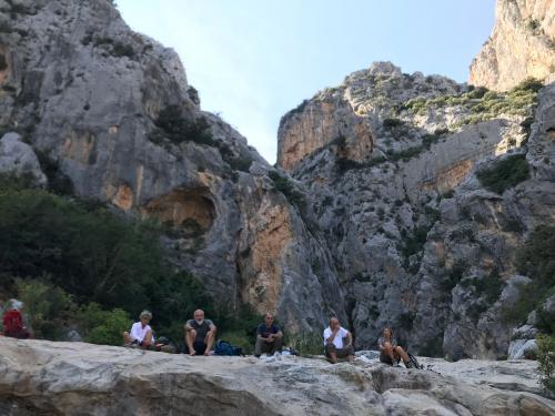 Wanderer beim Trekking in Gorropu