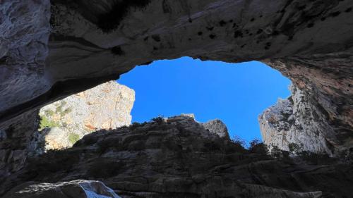 Ouverture à l'intérieur du canyon de Gorropu