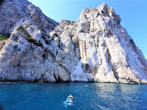 Snorkeling tra le falesie del golfo di Olbia