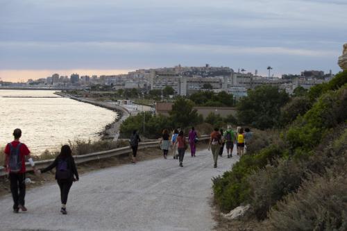 Wanderung bei Sonnenuntergang auf dem Hügel Sant'Elia in Cagliari