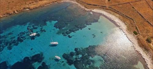<p>Sailing boat in the Gulf of Asinara in the crystal clear sea for snorkeling</p><p><br></p>