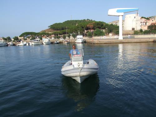 Schlauchboot mit Skipper in Arbatax