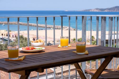 Petit déjeuner à Buggerru de l'école de surf avec vue sur la mer