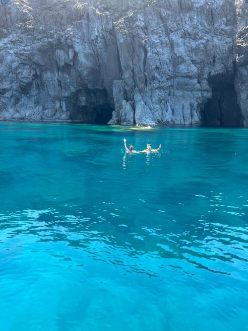 Dinghy tour through crystal clear water