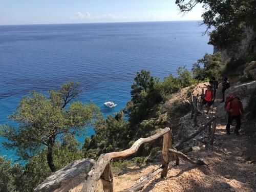 Trekking mit Meerblick im Supramonte
