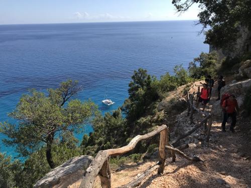 Trekking con vista mare nel Supramonte