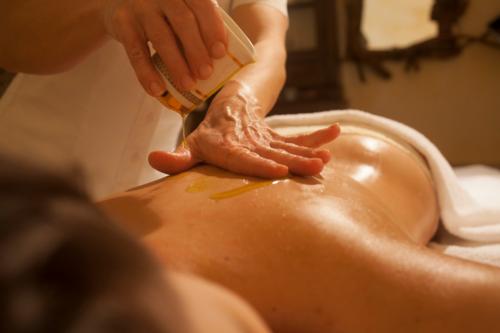 Sensory massage with Sardinian oils