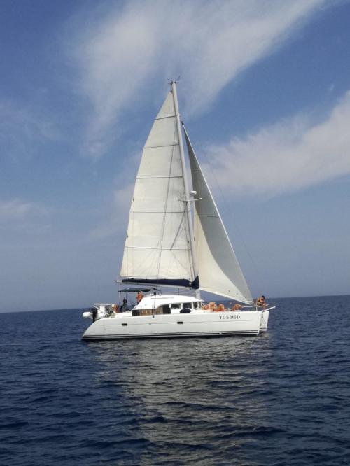 Catamaran dans le nord de la Sardaigne