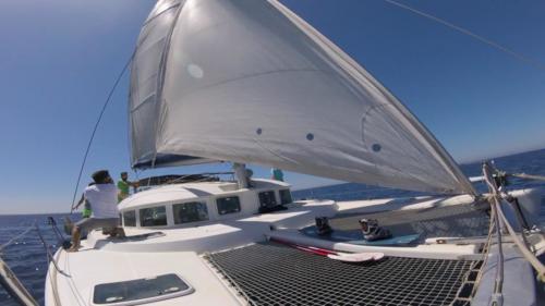 Catamaran dans le nord de la Sardaigne