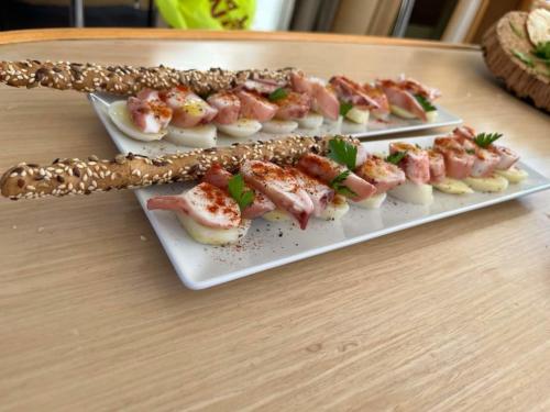 <p>Aperitif and lunch based on fresh and local products served aboard a catamaran in the Archipelago of La Maddalena</p><p><br></p>