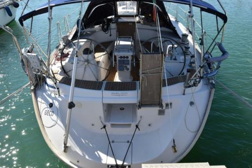 Popa de un velero en el puerto de Palau