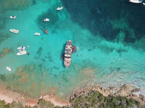 Motorship in Porto della Madonna