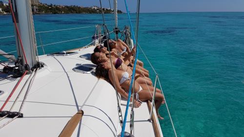 Group of girls on a sailing boat excursion departing from Santa Teresa di Gallura