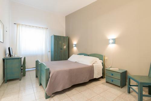 Schlafzimmer und Doppelbett