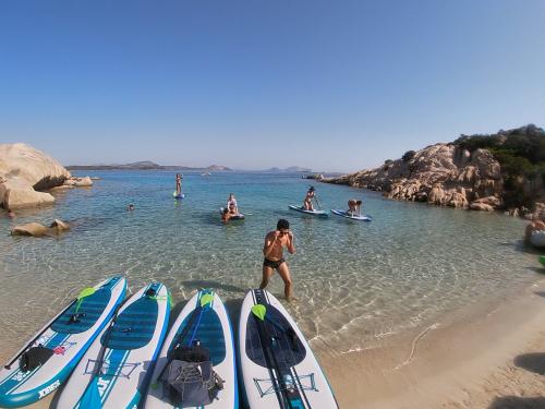 In spiaggia a San Teodoro durante escursione SUP