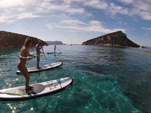 Escursioniste in SUP nell'Isola Figarolo