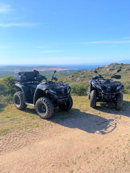 Quad per escursione con vista mare a Santa Teresa Gallura