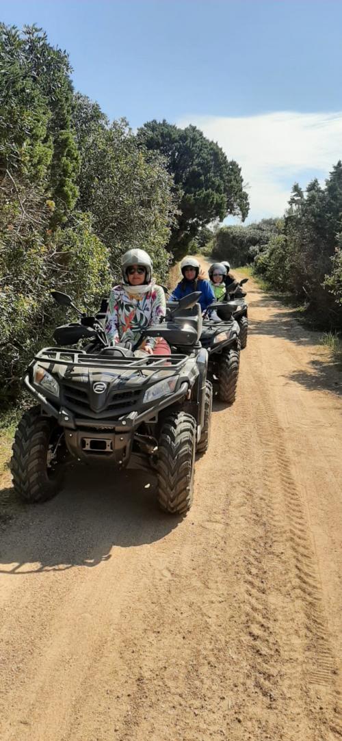 Gruppo in quad a Santa Teresa Gallura